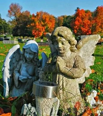 angels in cemetery